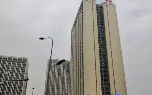 Zhongyi Hotel (Chongqing West Station Branch)