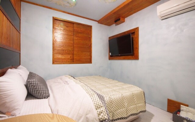 Busan Jangjeon-dong Oops