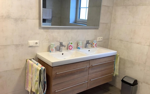 Comfortable Holiday Home With Garden in Leogang