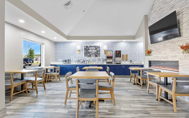Howard Johnson by Wyndham Urbana