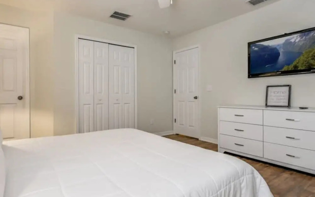 Remodeled Gem - Comfort and Location