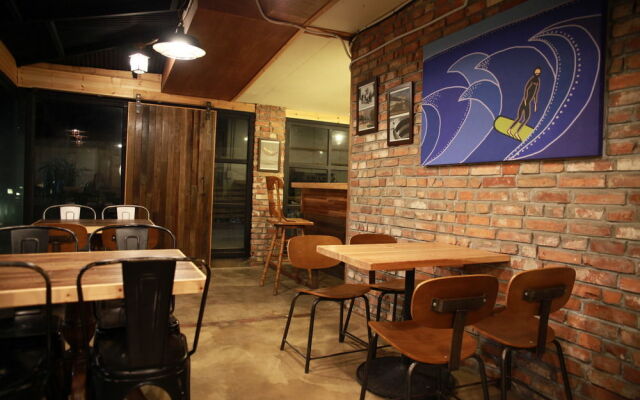 Poipu Surfing School Guesthouse - Hostel