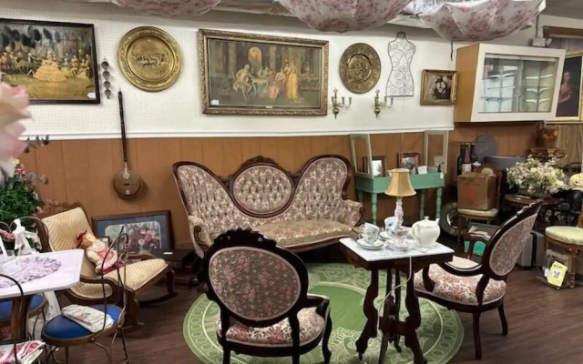 Mathis House, A Victorian Bed & Breakfast and Tea Room at 600 Main