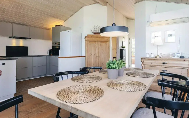 Luring Holiday Home in Poljana With Sea Nearby
