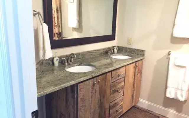 Woodlands Inn Of Sapphire Bed & Breakfast