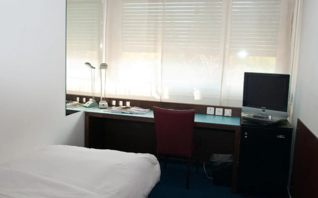 Hostellerie de la Vendee – Guest Rooms – Lancy