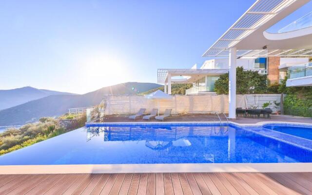 Villa Hill Side 2