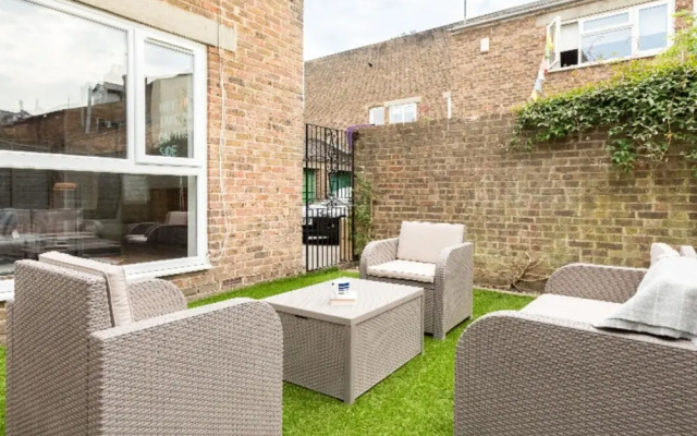 The Century Chalet - Contemporary 2bdr with Parking