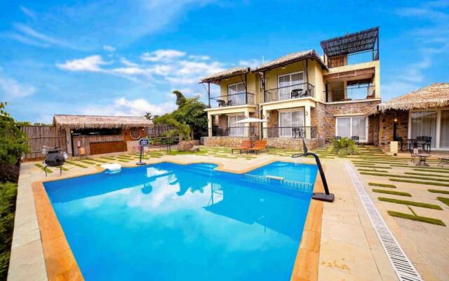 Castle Vintage VillageHouse 6BHK