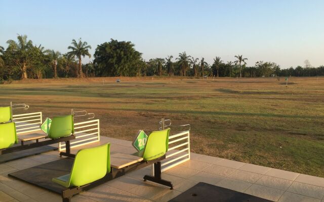 Palm Driving Range & Resort