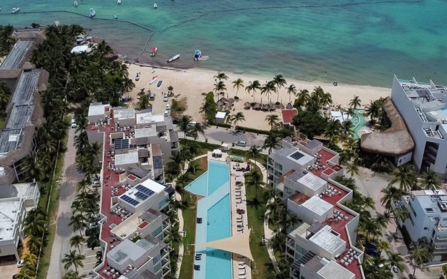 Elements 214 2 Bedroom Condo by RedAwning