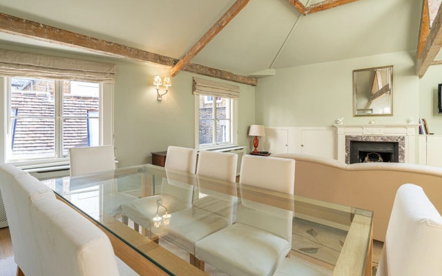 JOIVY Elegant 2-Bed Mews Flat Near Buckingham Palace