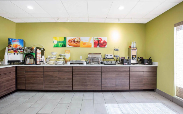 Quality Inn and Suites Arnold - St Louis