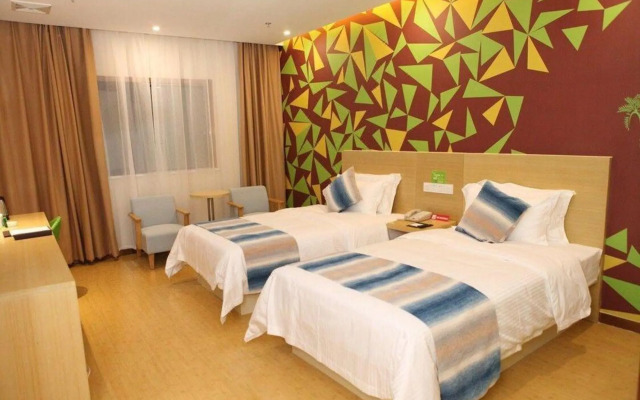 Vatica Hotel (Wuxi Luoxia Mulin Center Nanhujia Garden Subway Station)