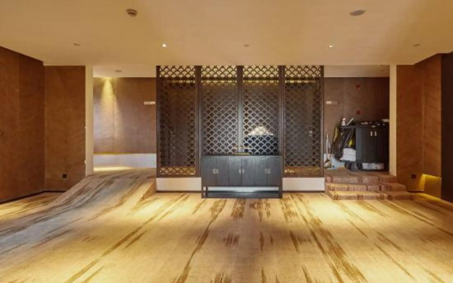 Chongming Dongtan Yue Hotel (Chenjia Town Dongtan Business Plaza)