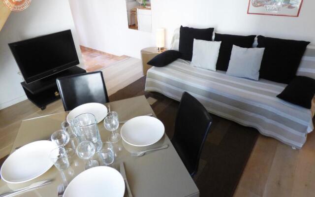 ALC - A523 - 4 min PALAIS AND BEACHES