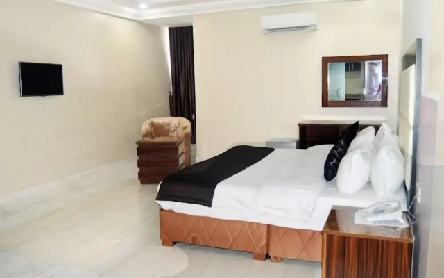 Tatiana Hotel and Suites
