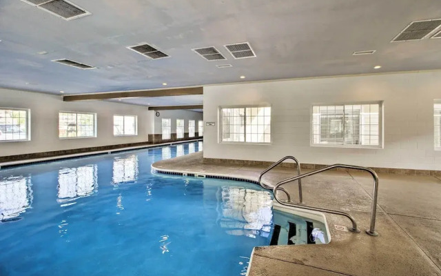 Near Golf & Table Rock Lake: Condo w/ Pool Access