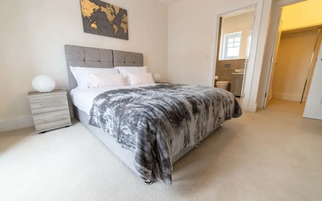 Reading Green Park Village Serviced Apt