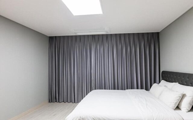 Seomyeon Brown-dot hotel Gold