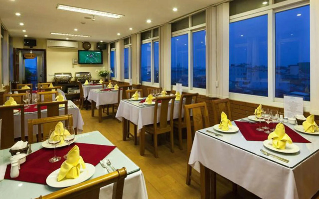 Lucky 3 Hotel & Travel