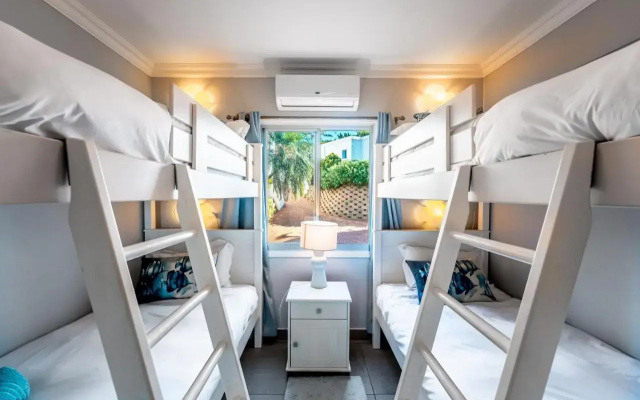 S3nsational Paros-Luxury steps away from the beach