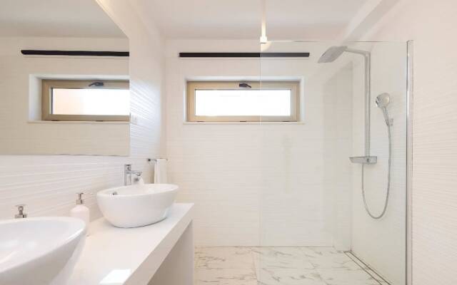 Villa Gloss