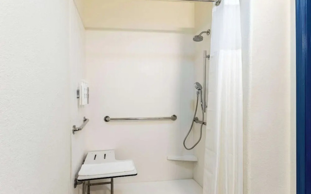 Quality Inn & Suites At Talavi