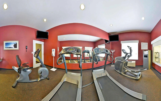 Holiday Inn Express & Suites Utica by IHG