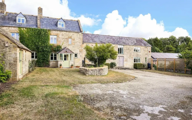 Rustic Cotswolds Farmhouse by Burford