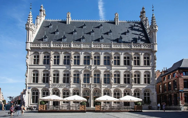 hotelImage