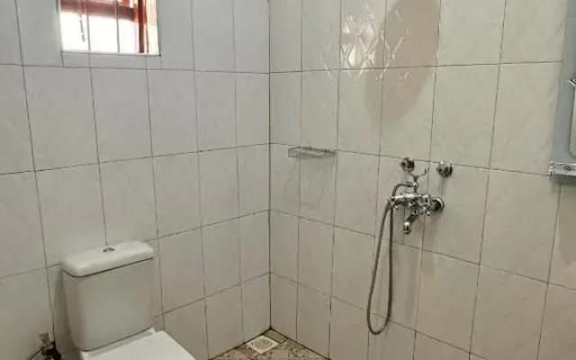 Makanga Hill Suites