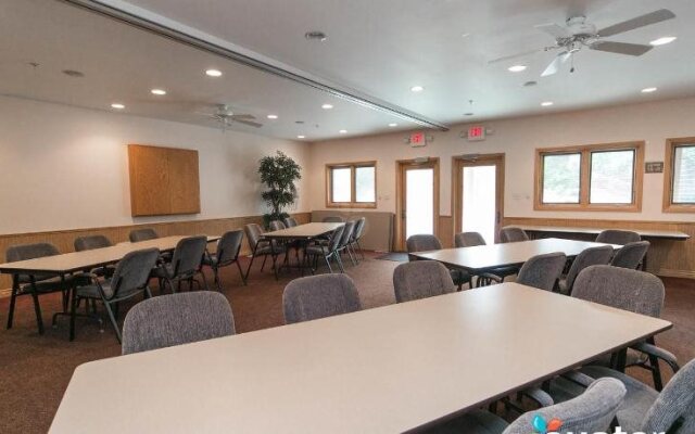 Lake Bluff Inn and Suites