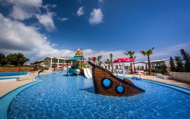 Caretta Paradise Resort & Waterpark