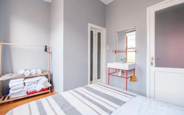 Chic Flat With Balcony 5 min to Taksim Sq