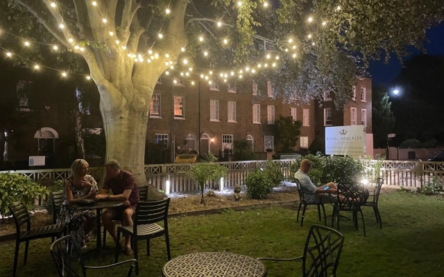 The Royal Adelaide Hotel