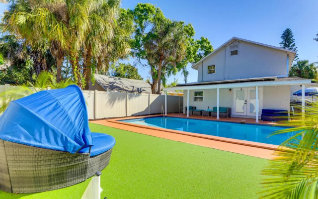 Saltwater Pool & Putting Green: Bradenton Oasis