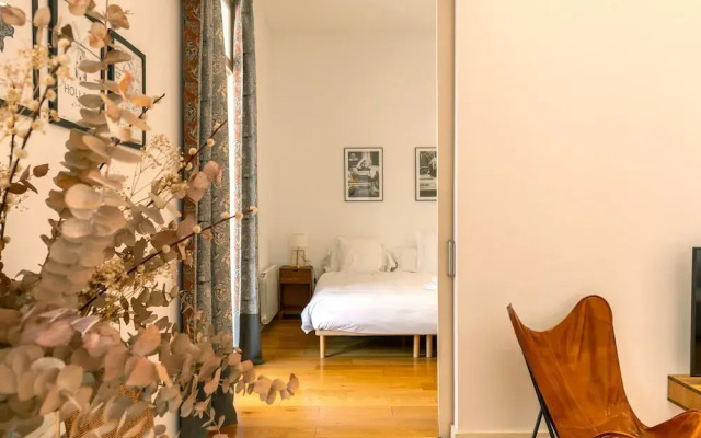 Designer s Three Bedroom Apartment With Terrace