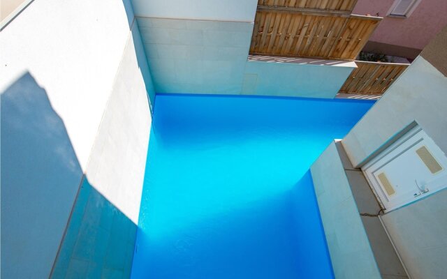 Awesome Home in Stinica With Sauna, Wifi and 6 Bedrooms