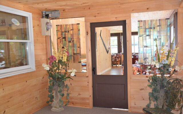 Oakview Lodge & Marina