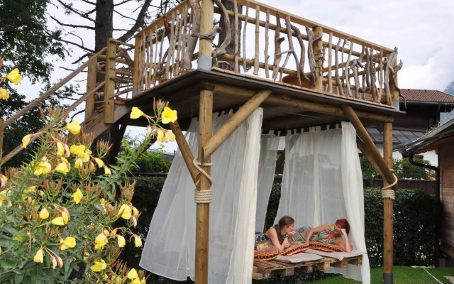 Flora - Das kleine Gartenhotel