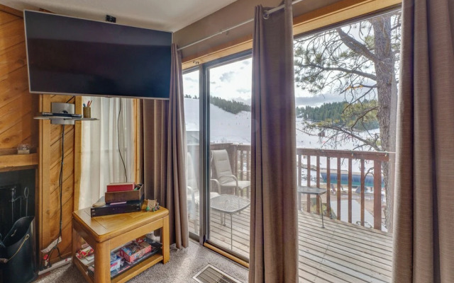 Walk to Lifts: Ski-in/ski-out Angel Fire Condo