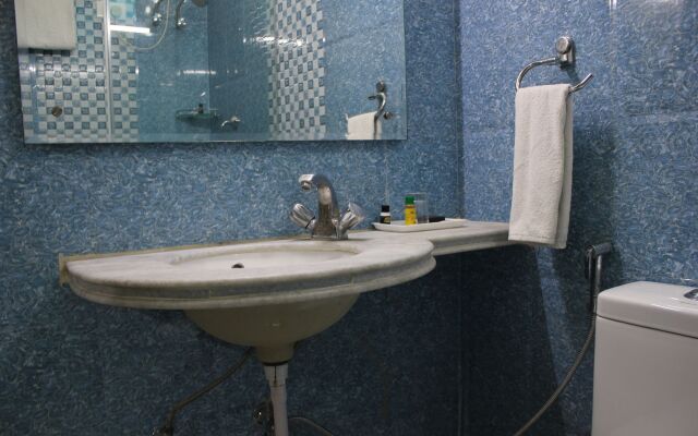 FabHotel Dior Pink City