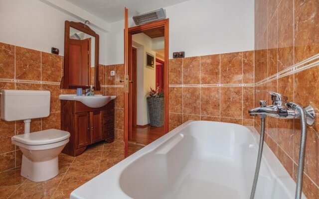Nice Home in Vodnjan With Wifi and 4 Bedrooms