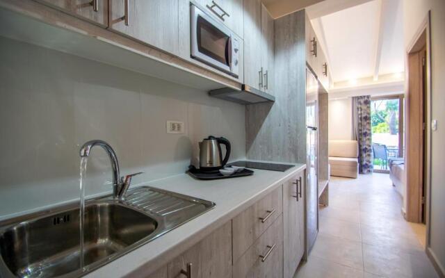 Paradise Apartments & Suites