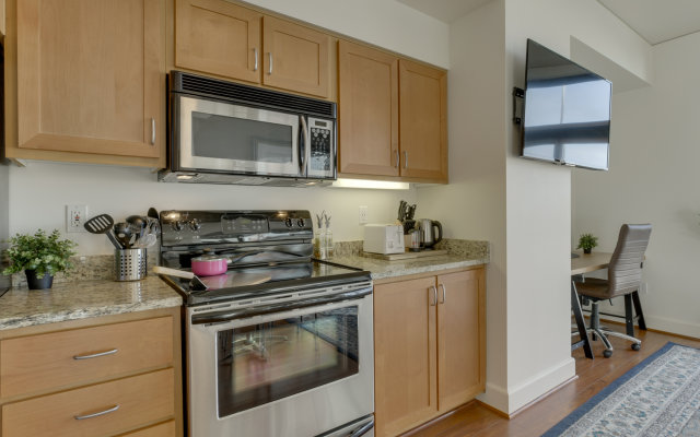 Modern 1BR Apartment - Downtown Location