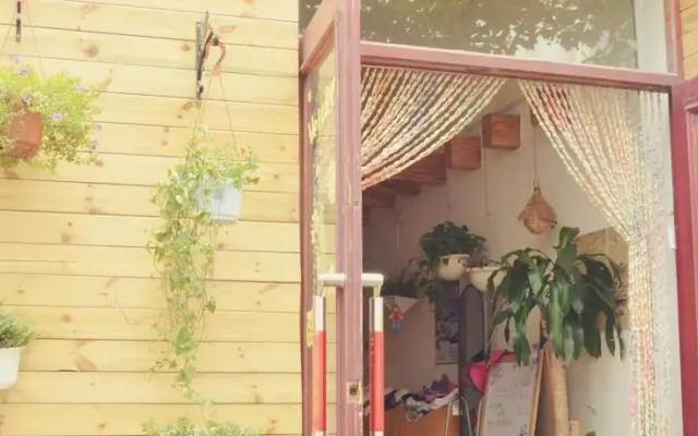 Yuezhu Youth Hostel