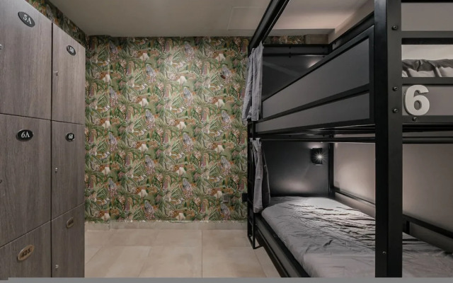 Low bed Mixed Shared Room