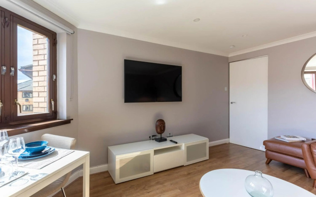 Stunning 1 Bed Merchant City Apartment with Parking
