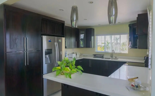 Penthouse By The Sea 3BD Apartment OLR